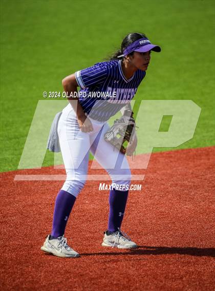 Thumbnail 1 in Guyer vs. Weslaco (UIL 6A Softball Semifinal) photogallery.