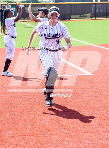 Thumbnail 1 in Guyer vs. Weslaco (UIL 6A Softball Semifinal) photogallery.
