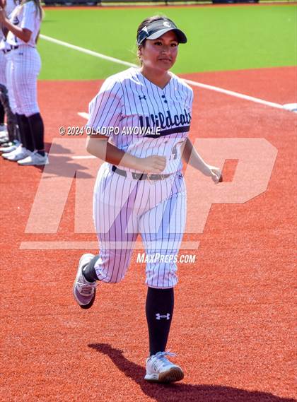 Thumbnail 3 in Guyer vs. Weslaco (UIL 6A Softball Semifinal) photogallery.
