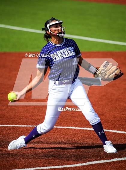 Thumbnail 2 in Guyer vs. Weslaco (UIL 6A Softball Semifinal) photogallery.