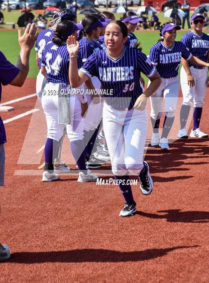 Thumbnail 3 in Guyer vs. Weslaco (UIL 6A Softball Semifinal) photogallery.