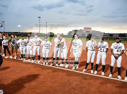 Thumbnail 1 in Guyer vs. Weslaco (UIL 6A Softball Semifinal) photogallery.
