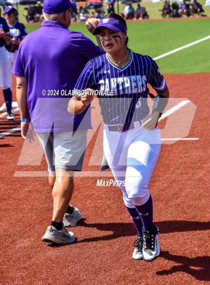 Thumbnail 3 in Guyer vs. Weslaco (UIL 6A Softball Semifinal) photogallery.