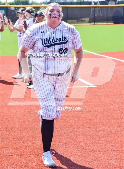 Thumbnail 2 in Guyer vs. Weslaco (UIL 6A Softball Semifinal) photogallery.