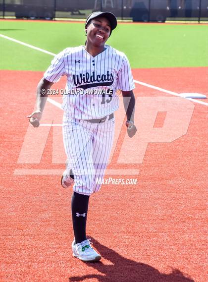 Thumbnail 2 in Guyer vs. Weslaco (UIL 6A Softball Semifinal) photogallery.