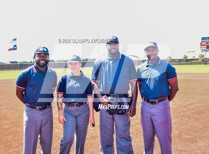 Thumbnail 1 in Guyer vs. Weslaco (UIL 6A Softball Semifinal) photogallery.