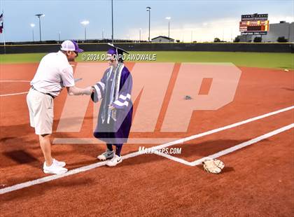 Thumbnail 1 in Guyer vs. Weslaco (UIL 6A Softball Semifinal) photogallery.