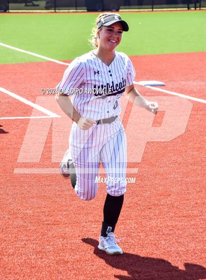 Thumbnail 2 in Guyer vs. Weslaco (UIL 6A Softball Semifinal) photogallery.