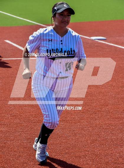 Thumbnail 1 in Guyer vs. Weslaco (UIL 6A Softball Semifinal) photogallery.