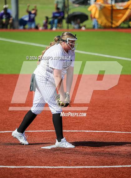 Thumbnail 2 in Guyer vs. Weslaco (UIL 6A Softball Semifinal) photogallery.