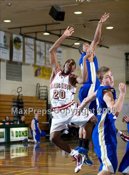 Thumbnail 1 in Clovis West vs Agoura (Santa Barbara Holiday Classic) photogallery.