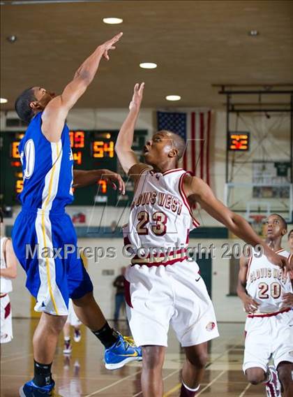 Thumbnail 3 in Clovis West vs Agoura (Santa Barbara Holiday Classic) photogallery.