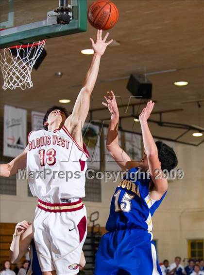 Thumbnail 2 in Clovis West vs Agoura (Santa Barbara Holiday Classic) photogallery.
