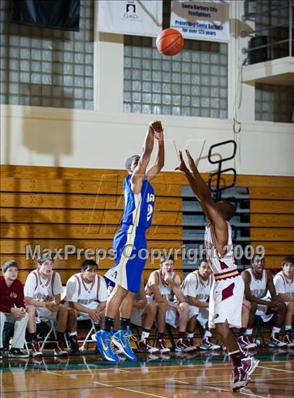 Thumbnail 2 in Clovis West vs Agoura (Santa Barbara Holiday Classic) photogallery.