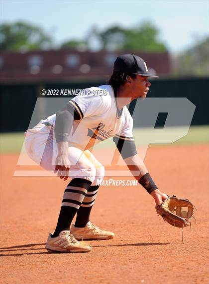 Thumbnail 3 in Berwick vs. Brusly (LHSAA 3A Regional Playoff) photogallery.
