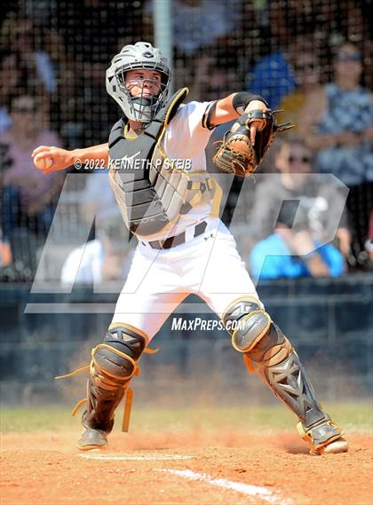Thumbnail 3 in Berwick vs. Brusly (LHSAA 3A Regional Playoff) photogallery.