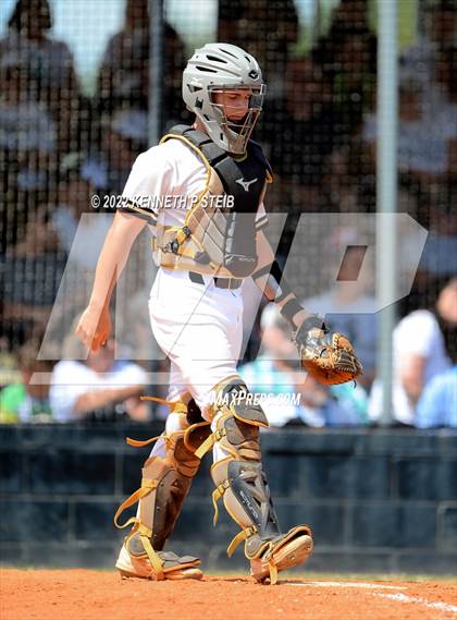 Thumbnail 2 in Berwick vs. Brusly (LHSAA 3A Regional Playoff) photogallery.