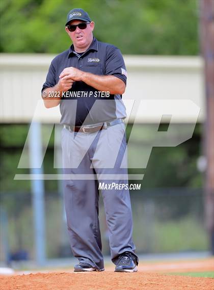 Thumbnail 1 in Berwick vs. Brusly (LHSAA 3A Regional Playoff) photogallery.