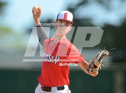 Thumbnail 3 in Berwick vs. Brusly (LHSAA 3A Regional Playoff) photogallery.