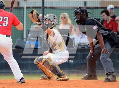 Thumbnail 3 in Berwick vs. Brusly (LHSAA 3A Regional Playoff) photogallery.