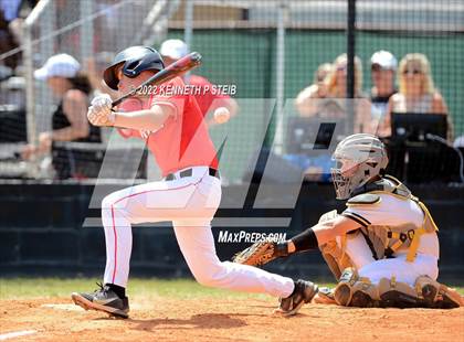 Thumbnail 3 in Berwick vs. Brusly (LHSAA 3A Regional Playoff) photogallery.