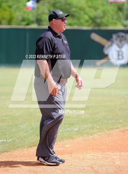 Thumbnail 2 in Berwick vs. Brusly (LHSAA 3A Regional Playoff) photogallery.