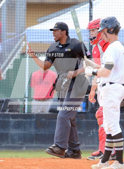 Thumbnail 2 in Berwick vs. Brusly (LHSAA 3A Regional Playoff) photogallery.