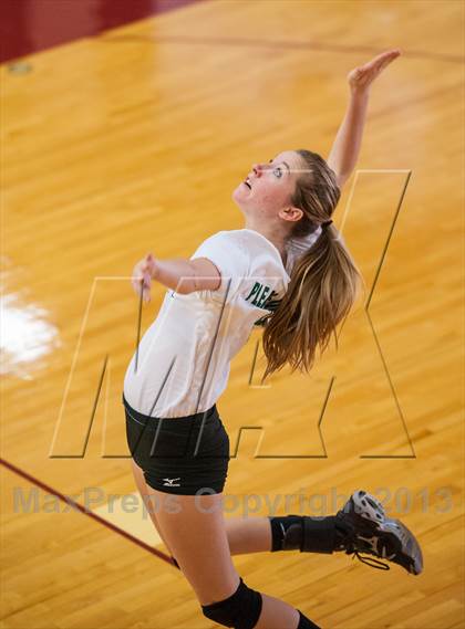 Thumbnail 1 in Coventry vs Medfield (2013 Volleyhall Classic) photogallery.