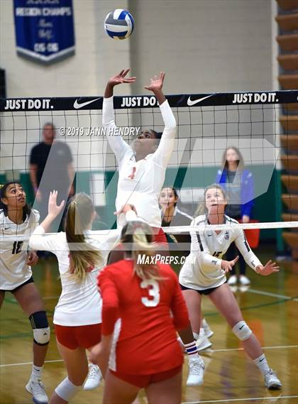 Thumbnail 1 in Saint Francis vs. Redondo Union (Durango Fall Classic) photogallery.