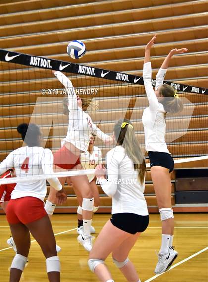 Thumbnail 1 in Saint Francis vs. Redondo Union (Durango Fall Classic) photogallery.