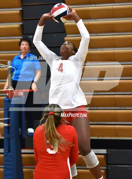 Thumbnail 3 in Saint Francis vs. Redondo Union (Durango Fall Classic) photogallery.