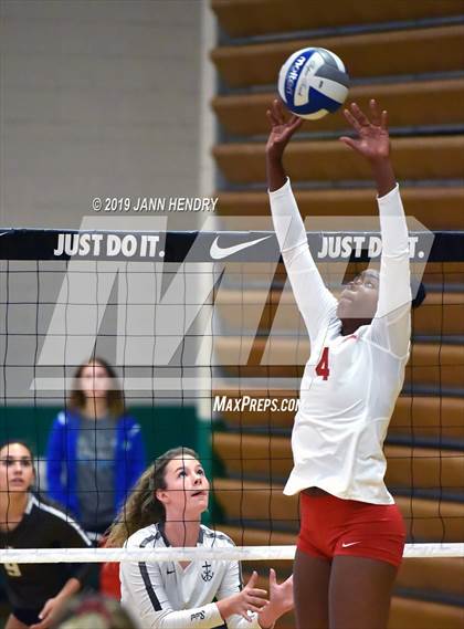 Thumbnail 2 in Saint Francis vs. Redondo Union (Durango Fall Classic) photogallery.