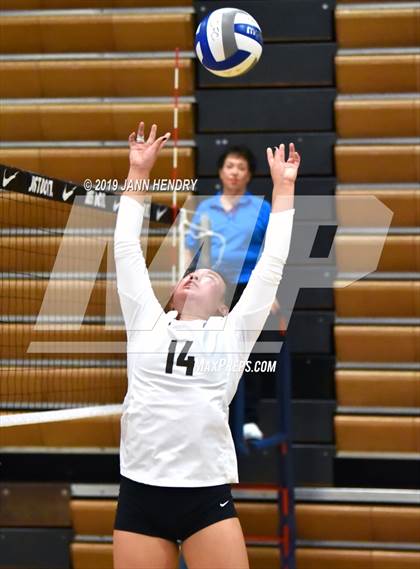 Thumbnail 2 in Saint Francis vs. Redondo Union (Durango Fall Classic) photogallery.