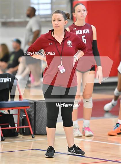 Thumbnail 1 in St. Paul vs. Red Mountain (Nike TOC Southwest) photogallery.