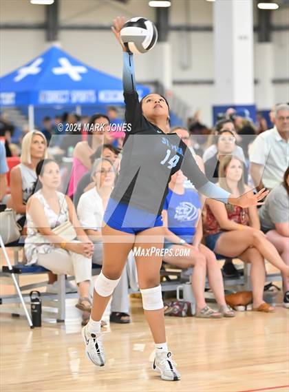 Thumbnail 1 in St. Paul vs. Red Mountain (Nike TOC Southwest) photogallery.