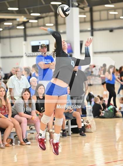 Thumbnail 1 in St. Paul vs. Red Mountain (Nike TOC Southwest) photogallery.