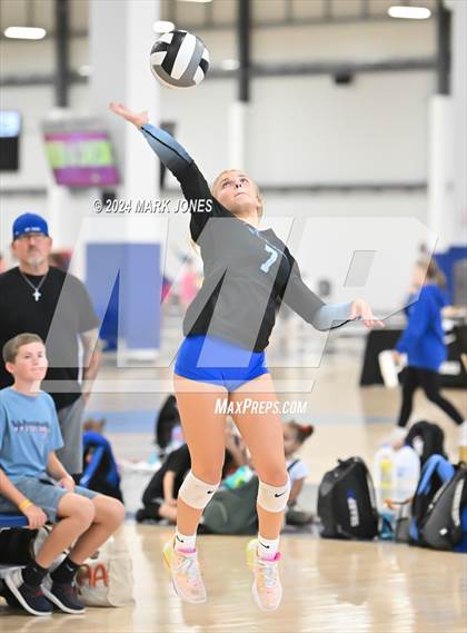 Thumbnail 2 in St. Paul vs. Red Mountain (Nike TOC Southwest) photogallery.