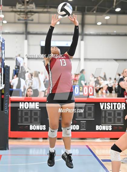 Thumbnail 2 in St. Paul vs. Red Mountain (Nike TOC Southwest) photogallery.