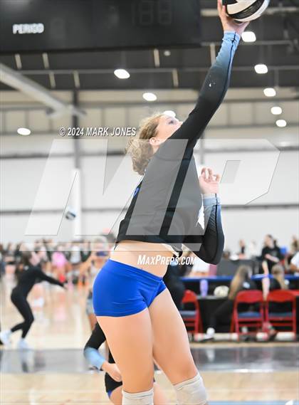 Thumbnail 1 in St. Paul vs. Red Mountain (Nike TOC Southwest) photogallery.