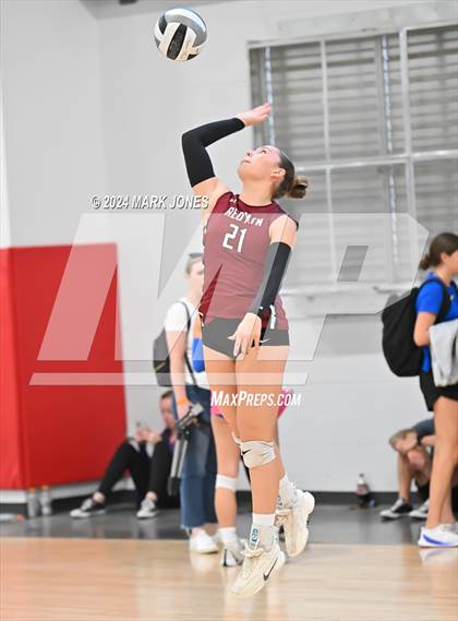 Thumbnail 2 in St. Paul vs. Red Mountain (Nike TOC Southwest) photogallery.