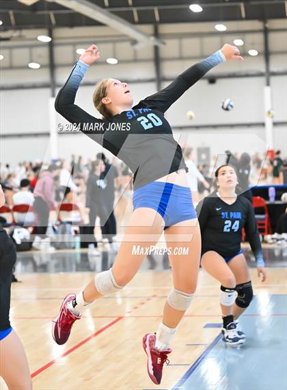 Thumbnail 1 in St. Paul vs. Red Mountain (Nike TOC Southwest) photogallery.