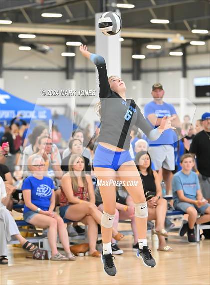 Thumbnail 2 in St. Paul vs. Red Mountain (Nike TOC Southwest) photogallery.