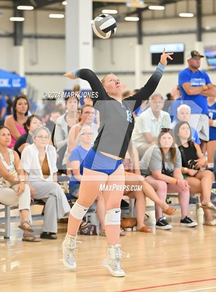 Thumbnail 2 in St. Paul vs. Red Mountain (Nike TOC Southwest) photogallery.