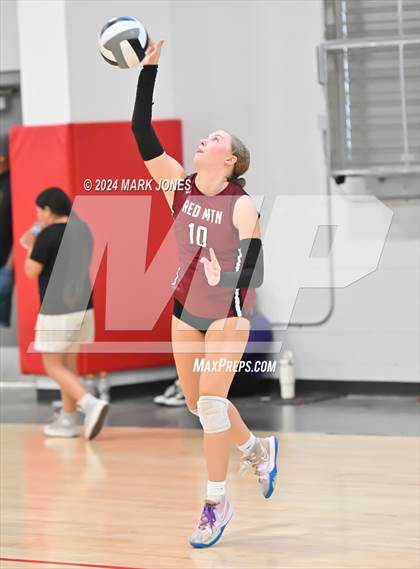 Thumbnail 3 in St. Paul vs. Red Mountain (Nike TOC Southwest) photogallery.