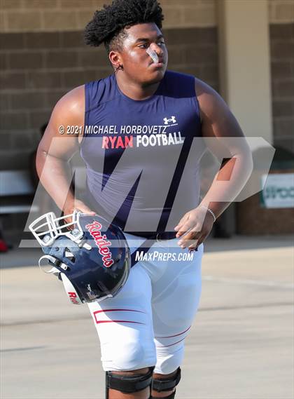 Thumbnail 2 in Guyer @ Ryan photogallery.