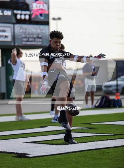 Thumbnail 2 in Guyer @ Ryan photogallery.