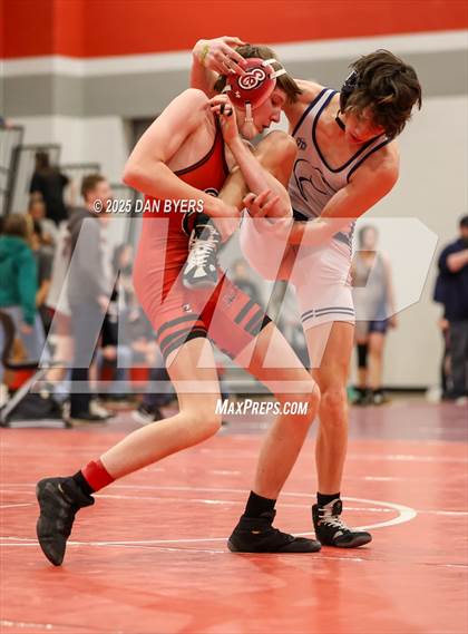 Thumbnail 3 in CHSAA 3A Region 4 Day One photogallery.