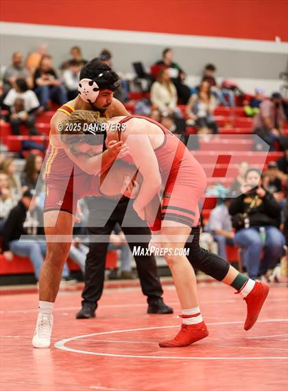 Thumbnail 3 in CHSAA 3A Region 4 Day One photogallery.