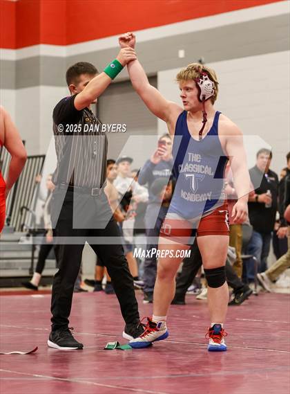 Thumbnail 2 in CHSAA 3A Region 4 Day One photogallery.