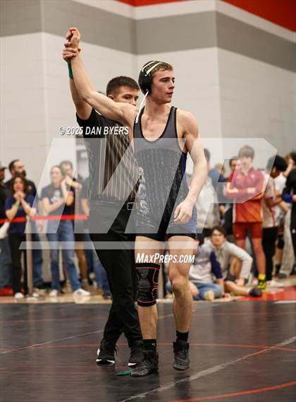 Thumbnail 3 in CHSAA 3A Region 4 Day One photogallery.